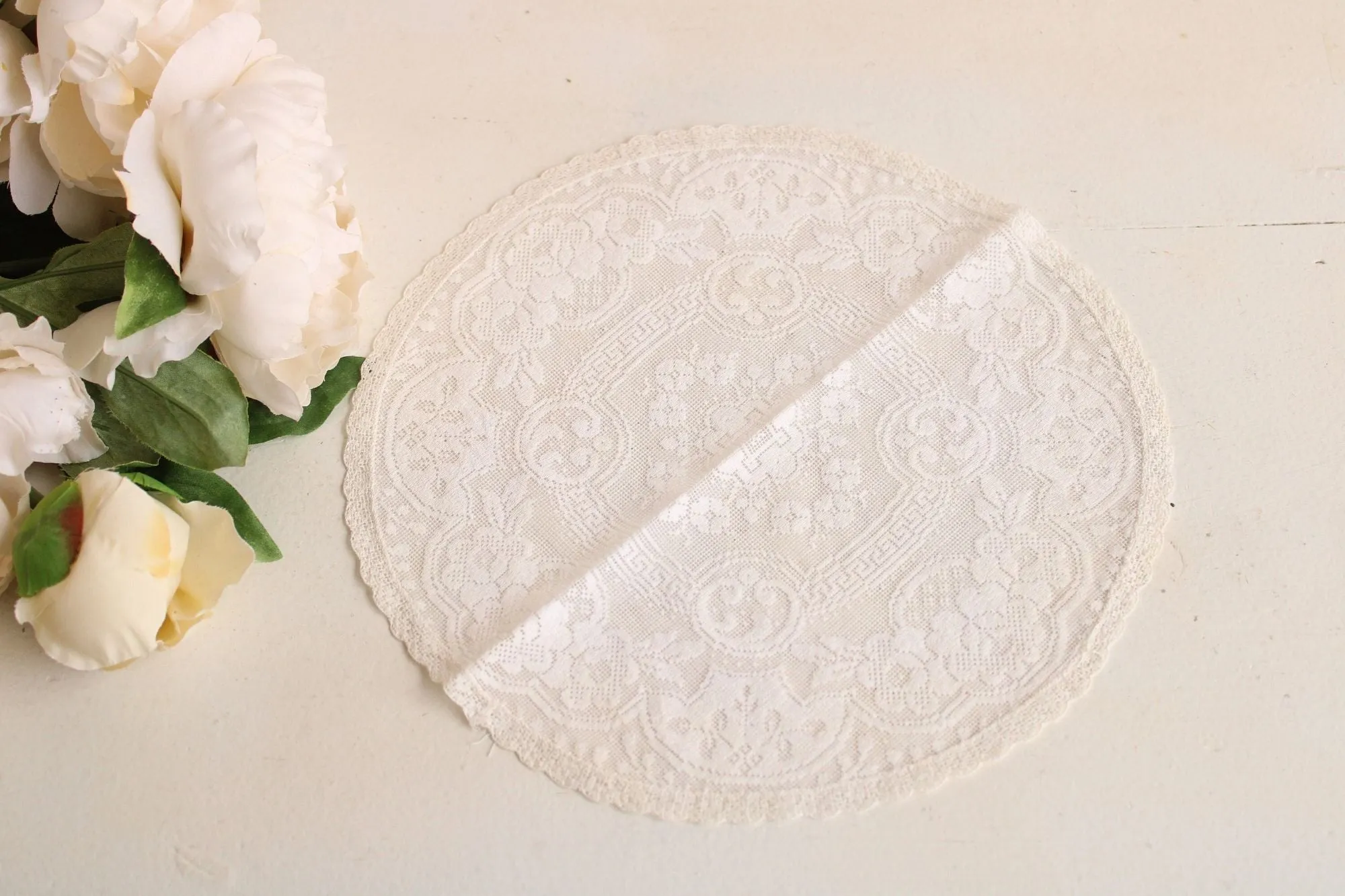 Vintage 1940s 1950s Round White Floral Lace Doily