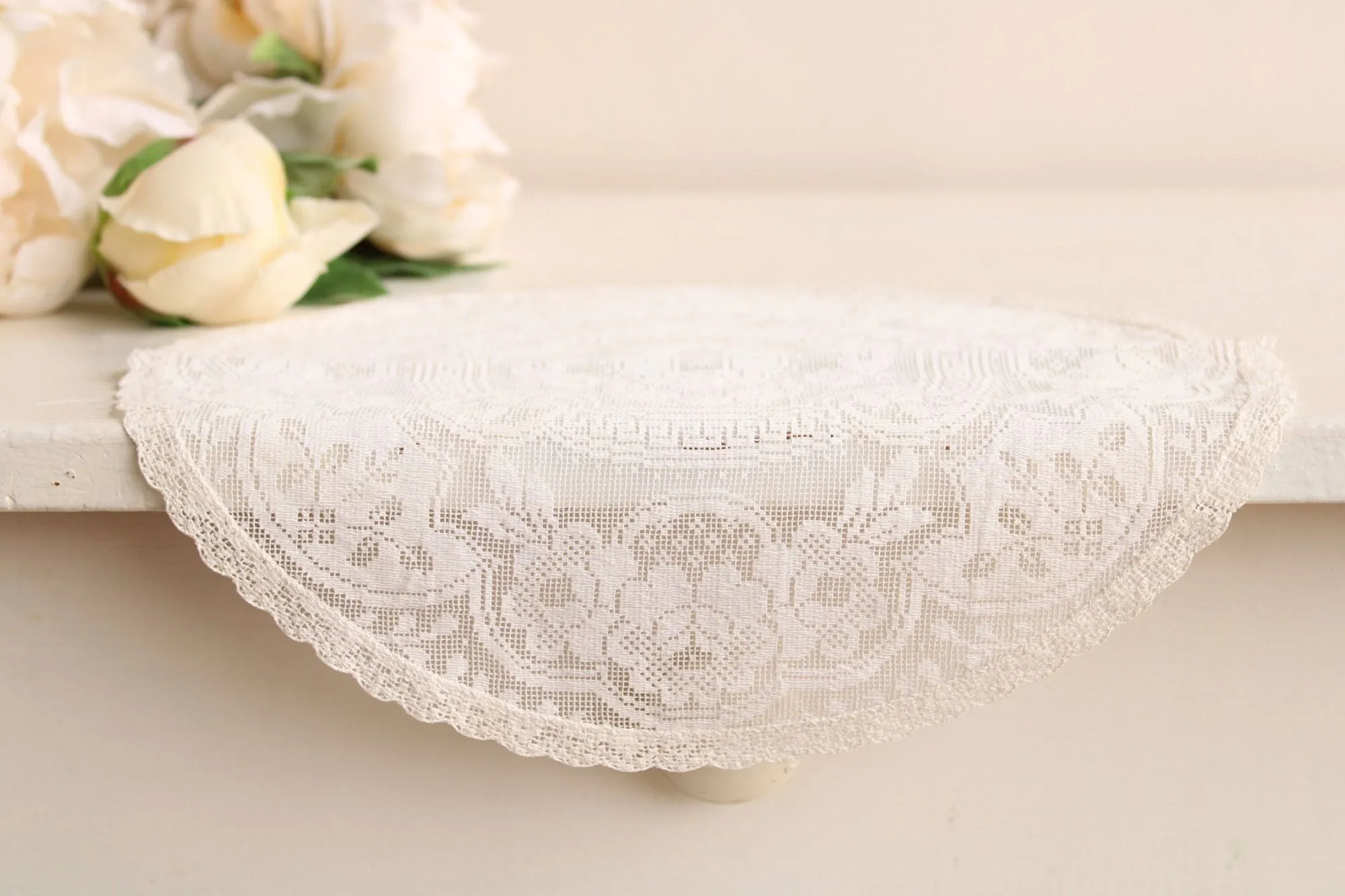 Vintage 1940s 1950s Round White Floral Lace Doily